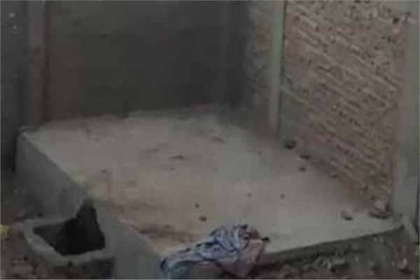 أمن قنا يضبط شخصاً بنى مدفناً ونقل رفات والديه داخل منزله