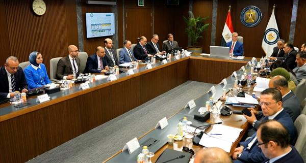البترول يكثف الجهود لتوطين صناعة منتج PVC المستخدم في الوثائق المؤمنة