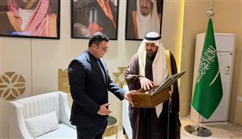    وزير الإسكان يتفقد أجنحة معرض "إيفات السعودية 2026" بالرياض
