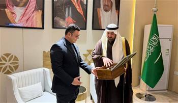  وزير الإسكان يتفقد أجنحة معرض "إيفات السعودية 2026" بالرياض