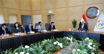 وزير الصناعة يبحث مع شين فينج ستيل إنشاء مجمع لإنتاج ألواح السيارات والصلب الصناعي