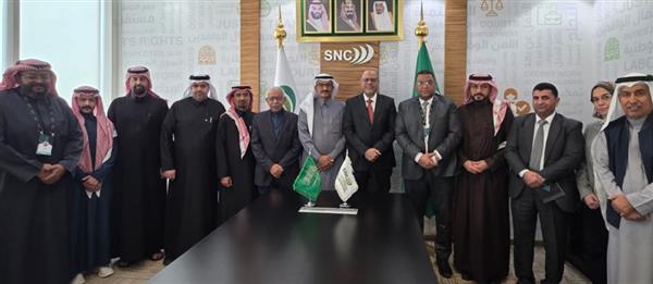 وزير العمل ورئيس اللجنة الوطنية للجان العمالية يبحثان تعزيز التعاون