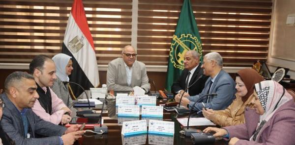 عطية يعقد اجتماعًا موسعًا لتعزيز التعاون مع شركات الكهرباء وتطوير منظومة الإنارة العامة
