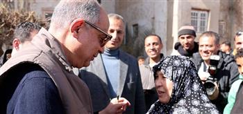   جولة إنسانية لمحافظ المنيا تنهي معاناة "الحاجه هناء"
