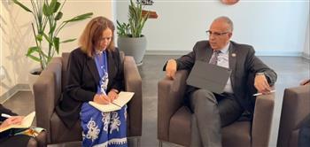 وزير الرى يلتقى بمبعوثة المياه الفنلندية ونائب وزير البيئة الألماني لتعزيز سبل التعاون المشترك