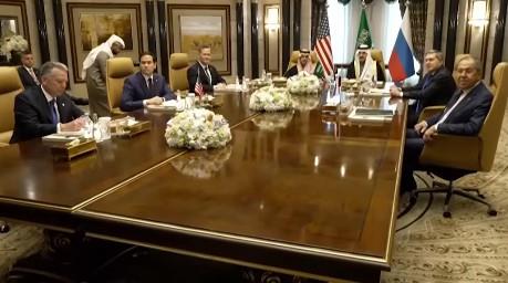 دبلوماسي روسي سابق: وثيقة الضمانات الأمريكية لا تعنينا ومطالب موسكو واضحة لإنهاء الحرب