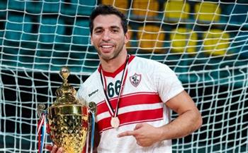   قائد من ذهب.. أحمد الأحمر نجم كرة اليد يحتفل بعيد ميلاده الـ42