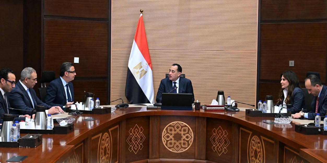 رئيس الوزراء: توجيهات رئاسية بالمتابعة اليومية لتوافر السلع وضبط الأسعار وجودة المعروض