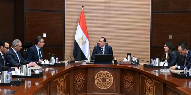 رئيس الوزراء: توجيهات رئاسية بالمتابعة اليومية لتوافر السلع وضبط الأسعار وجودة المعروض