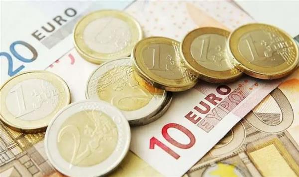 اليورو يحافظ على استقراره في بداية التعاملات