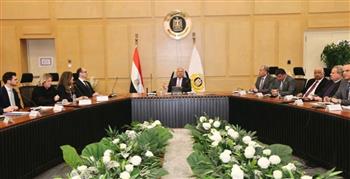   وزير الصناعة يلتقي سفير النمسا لتوطين صناعات النقل والسكك الحديدية