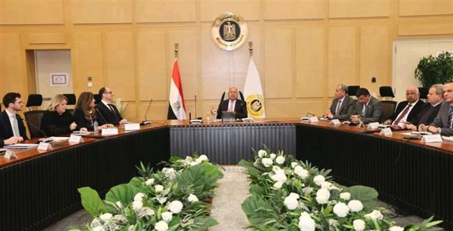 وزير الصناعة يلتقي سفير النمسا لتوطين صناعات النقل والسكك الحديدية