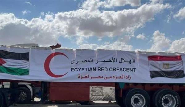 قافلة المساعدات المصرية رقم 126 تتجه لغزة عبر معبر كرم أبو سالم
