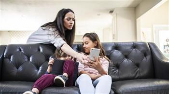   دليل الأهل لحماية أطفالهم أثناء ممارسة الألعاب الإلكترونية عبر الإنترنت