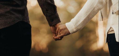 كيف الاحتواء يصنع السعادة.. ولماذا التجاهل يهدم أي علاقة؟