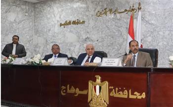   محافظ سوهاج يناقش الموقف التنفيذي لملف التصالح على مخالفات البناء