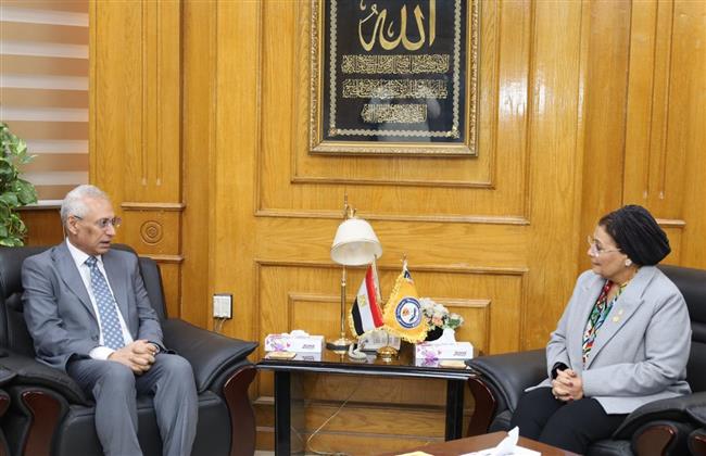 نائبة وزير الصحة ورئيس جامعة المنيا يبحثان التعاون وخطة السكان