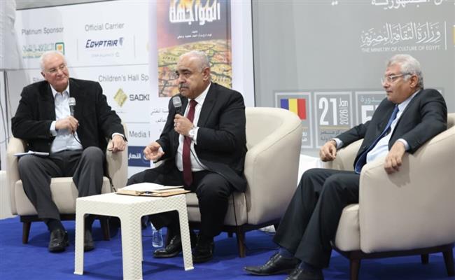 أحمد وصفي يوقع كتابه في معرض القاهرة الدولي للكتاب