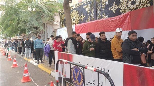 توافد المواطنين على لجان جولة الإعادة بانتخابات مجلس النواب في البدرشين