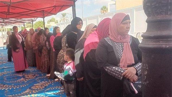 انتظام عملية التصويت في جولة الإعادة لانتخابات النواب بالدائرة الثانية بالوادي الجديد