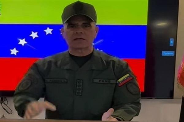 وزير الدفاع الفنزويلي : أدعو المواطنين لتجنب الفوضى والذعر عقب الهجوم الأمريكي