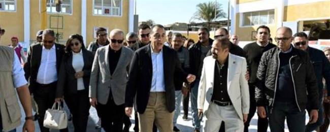 رئيس الوزراء يتفقد محطة رفع صرف صحي «الرياينة» ضمن مشروعات «حياة كريمة» بالأقصر