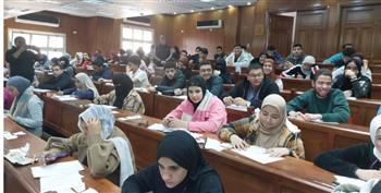   نائب رئيس جامعة القاهرة يتفقد سير امتحانات نهاية الفصل الدراسي الأول بعدد من كليات الجامعة