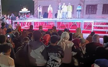   ورش وعروض فنية واكتشاف مواهب.. قصور الثقافة تواصل أنشطة المسرح المتنقل بقرية طمبدي بالمنيا