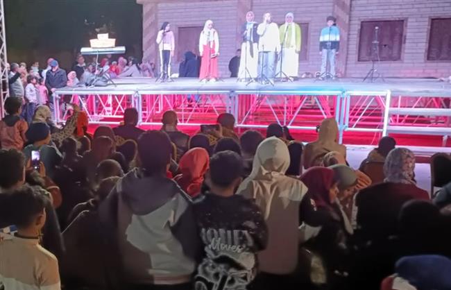 ورش وعروض فنية واكتشاف مواهب.. قصور الثقافة تواصل أنشطة المسرح المتنقل بقرية طمبدي بالمنيا