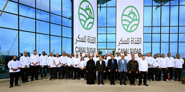 ينتج 900 ألف طن سكر سنوياً.. رئيس الوزراء يبدأ جولته بالمنيا بتفقد مصنع القناة