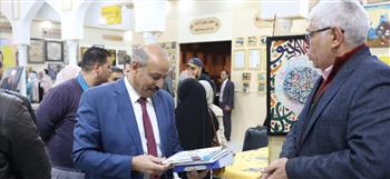   الأمين العام للمجلس الأعلى للأزهر يتفقد أنشطة جناح الأزهر بمعرض الكتاب