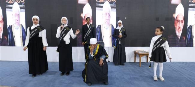 عروض وفعاليات تكريمية للدكتور أحمد عمر هاشم بجناح الأزهر