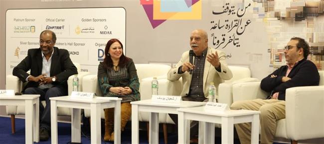 روائيون ونُقاد: نجيب محفوظ «مرجعية لا يمكن القفز عليها» بالنسبة للكُتَّاب العرب