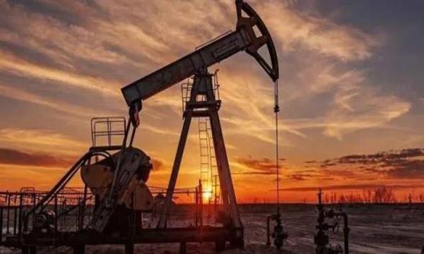النفط يتراجع 1% خلال نهاية التعاملات اليوم الثلاثاء