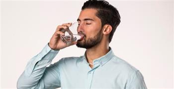   العطش والدايت.. هل شرب الماء بكثرة شرط أساسي لحرق الدهون؟