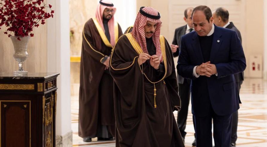 الرئيس السيسي ووزير الخارجية السعودي يناقشان مستجدات الأوضاع الإقليمية