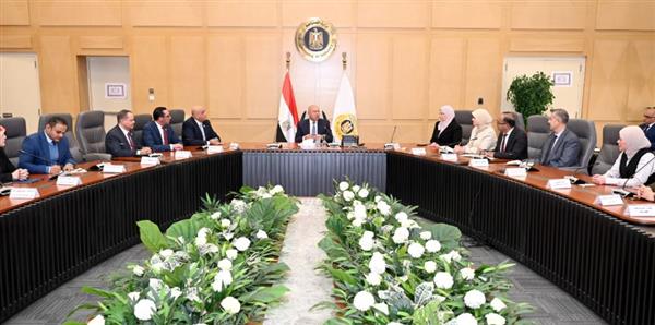 الوزير: نتخذ جهودا حثيثة لتعميق صناعة مكونات ومستلزمات الإنتاج في مختلف الصناعات الواعدة