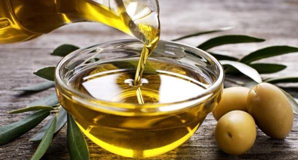 فوائد زيت الزيتون.. سر الصحة والقلب والشعر والبشرة