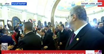   السيسي يستقبل بالورود والأعلام في كاتدرائية ميلاد المسيح