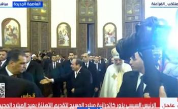   لحظات مليئة بالورود والتصفيق.. الأقباط يستقبلون الرئيس السيسي بالكاتدرائية