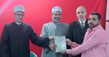   أوقاف سوهاج تسلم كتب مجانية وتختتم أسبوعًا ثقافيًا للتوعية الدينية