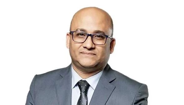 تكريم الزميل إيهاب الملاح المشرف العام على النشر بدار المعارف