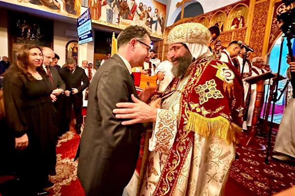 سفير مصر بفيينا يشارك في قداس عيد الميلاد المجيد