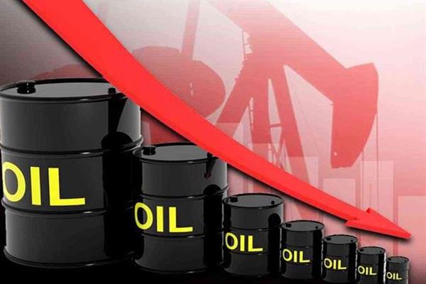 النفط يهبط بعد اتفاق أمريكي فنزويلي لتعزيز الإمدادات العالمية