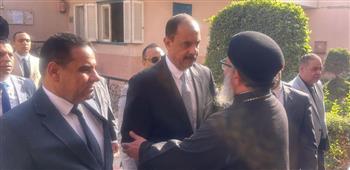   محافظ سوهاج يشارك أطفال "بيت الرحمة" المسيحية فرحتهم بعيد الميلاد المجيد