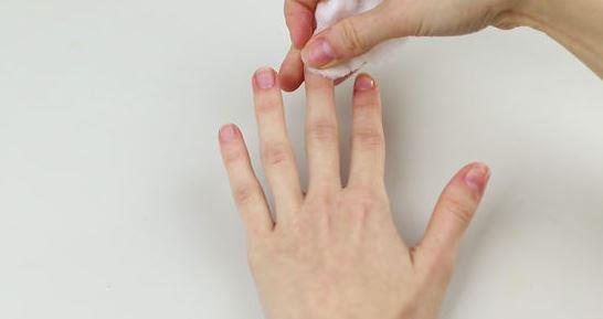 4 نصائح للعناية بالأظافر والتخلص من الزوائد الجلدية حولها بسهولة