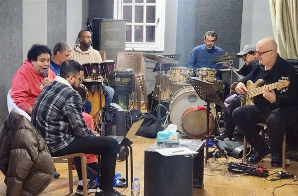 محمد منير يجري بروفات استعدادًا لحفله مع ويجز في دبي