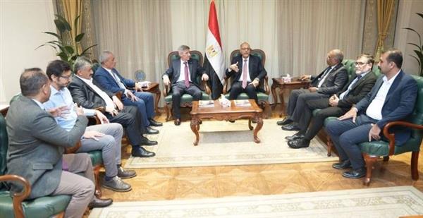 وزير العمل يستقبل وفد نقابة العاملين بـ البترول بتركيا لتعزيز التعاون والتواصل النقابي
