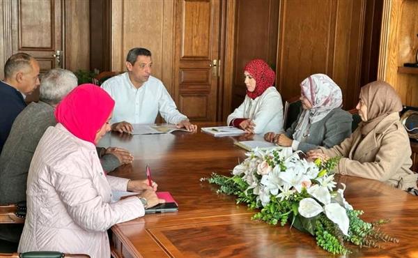 محافظ السويس يعقد إجتماع تنسيقي لبحث مشاكل المزارعين بقرية الشلوفة
