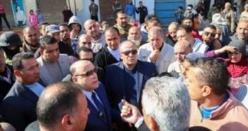  محافظ كفر الشيخ يستمع لشكاوى وطلبات أهالى سيدى سالم
